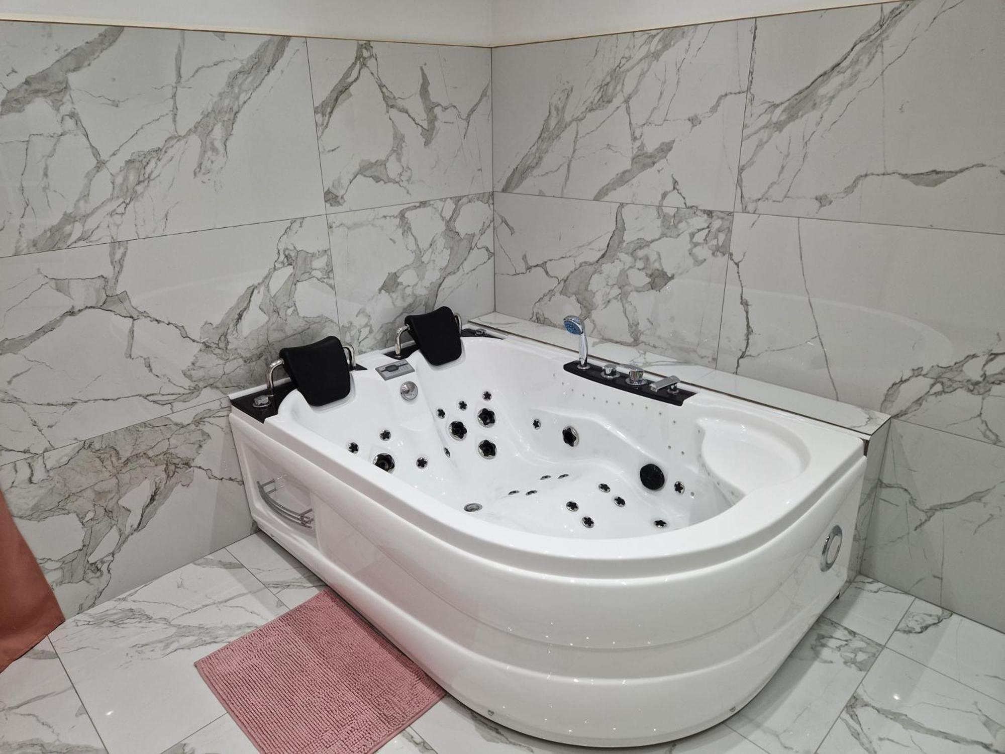 Maison Chic Avec Jacuzzi Nogent Sur Oise Yaospa60 Екстериор снимка
